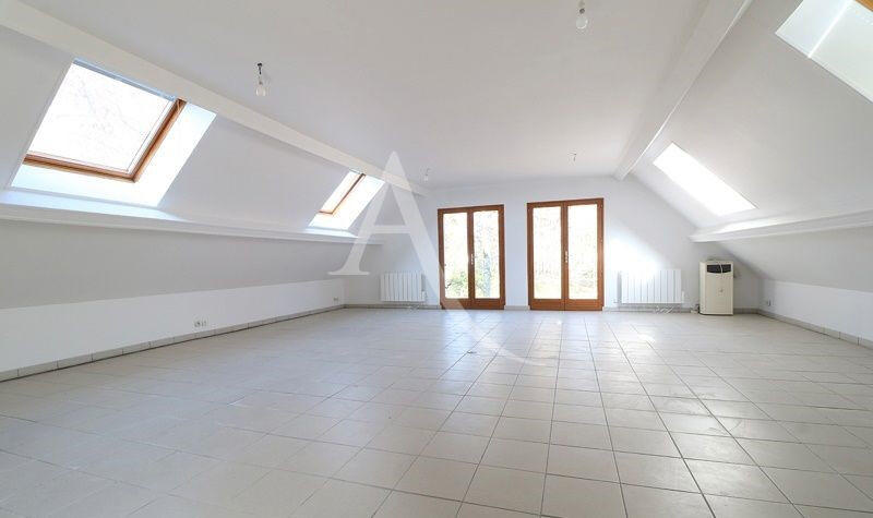 Maison - 240 m² - 7 pièces
