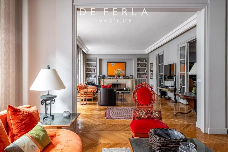 Appartement - 245 m² - 7 pièces