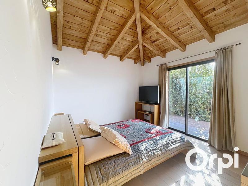 Maison - 239 m² - 8 pièces