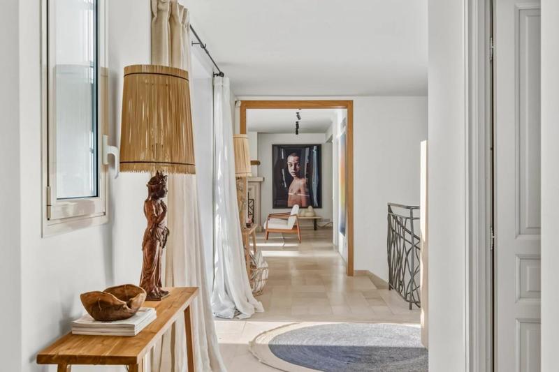 Villa - 277 m² - 9 pièces