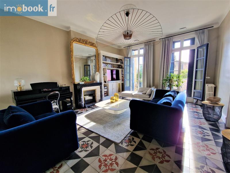 Maison - 350 m² - 8 pièces