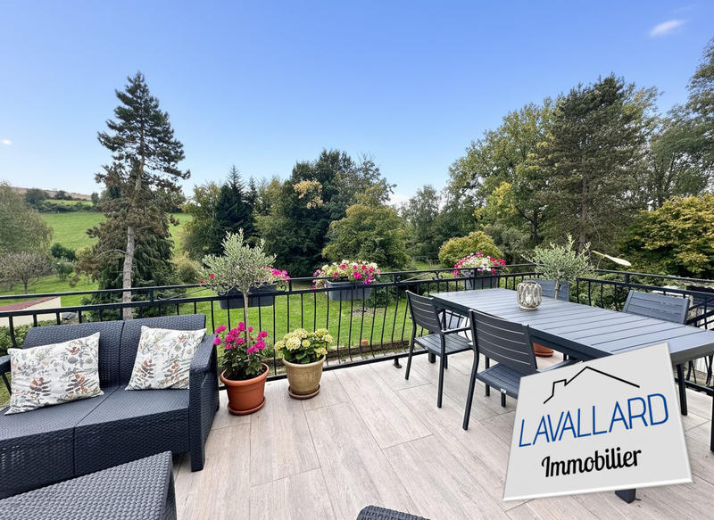 Maison - 202 m² - 8 pièces