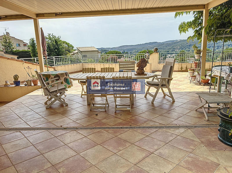 Maison - 270 m² - 5 pièces