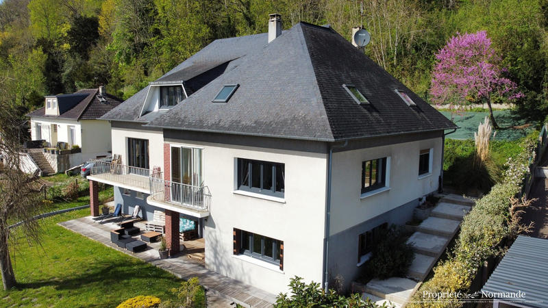 Maison - 280 m² - 8 pièces