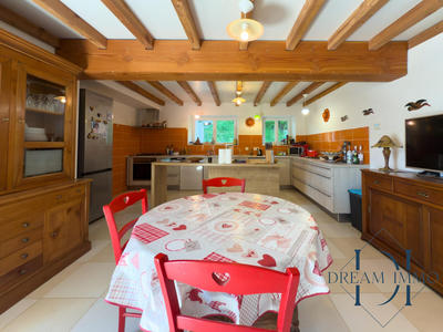 Maison - 280 m² - 8 pièces