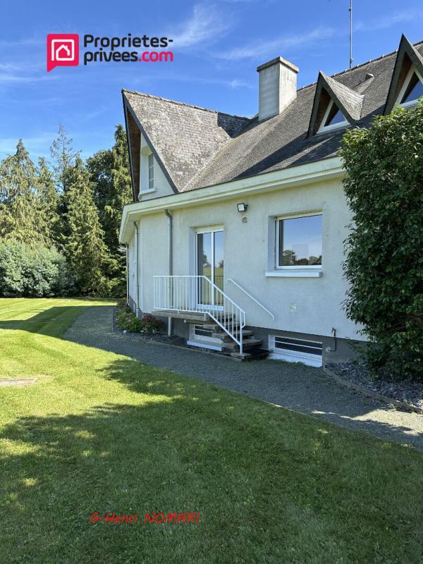 Maison - 280 m² - 10 pièces