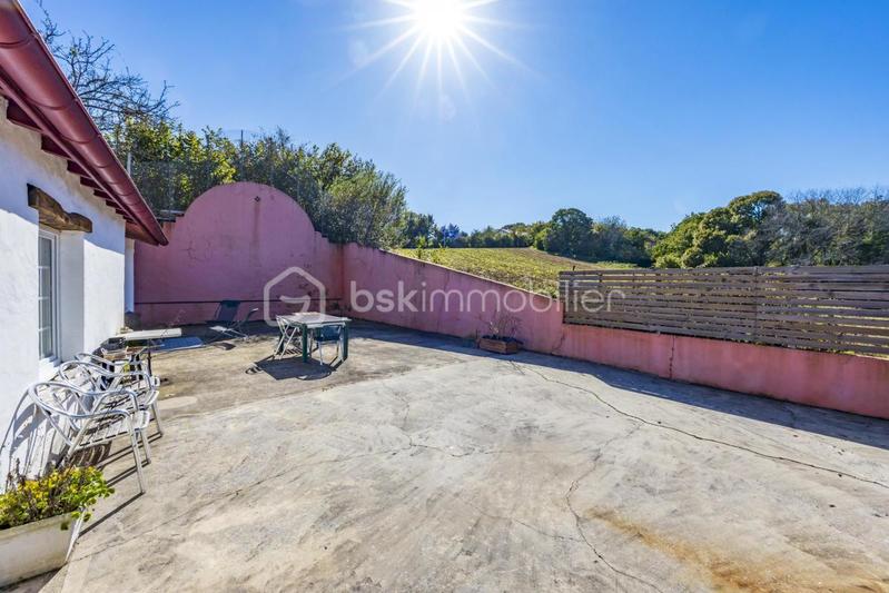 Maison - 250 m² - 9 pièces