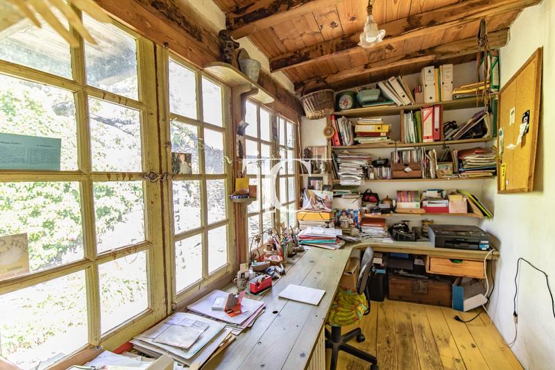 Propriété - 341 m² - 9 pièces