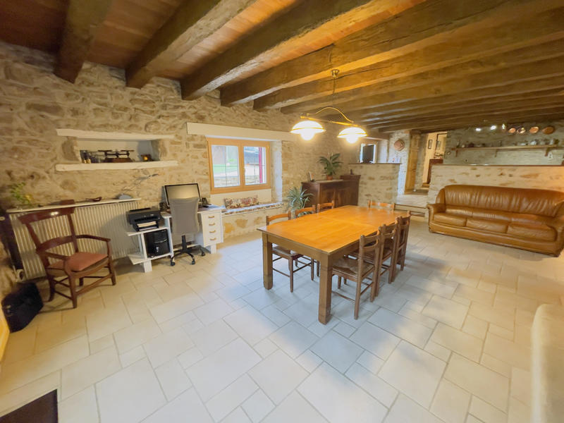 Maison - 207 m² - 6 pièces