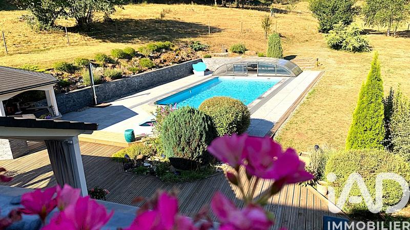 Maison - 210 m² - 7 pièces