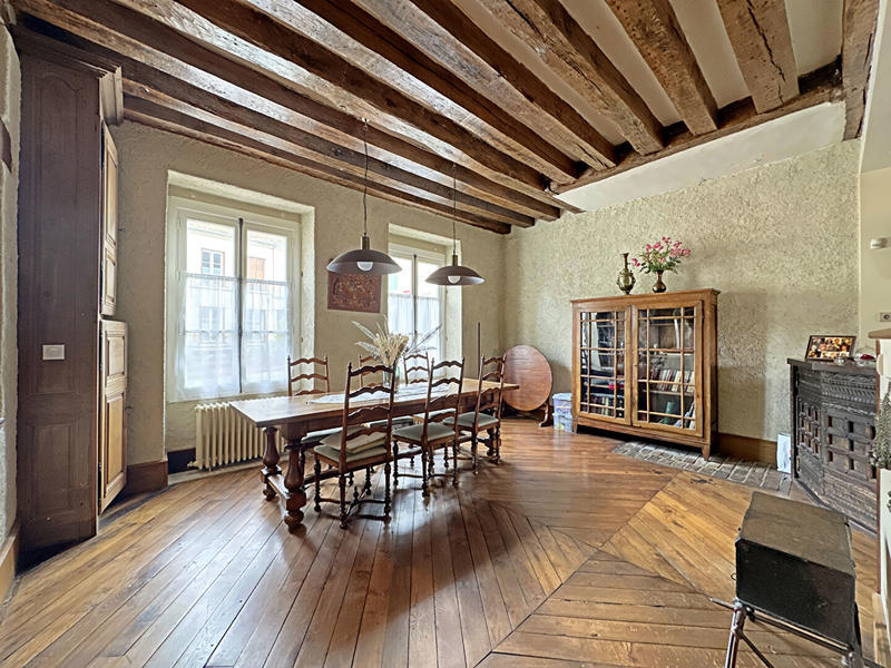 Maison - 285 m² - 9 pièces