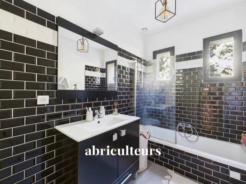 Maison ancienne - 252 m² - 8 pièces