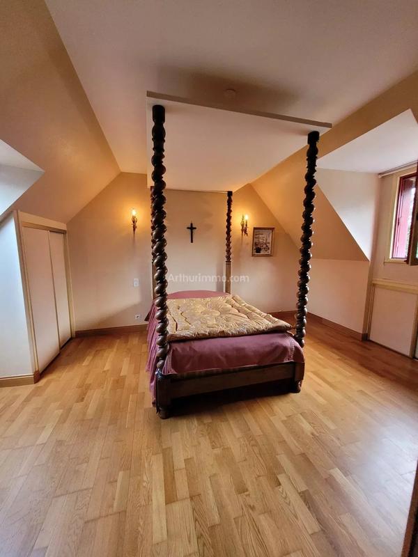 Maison - 180 m² - 7 pièces