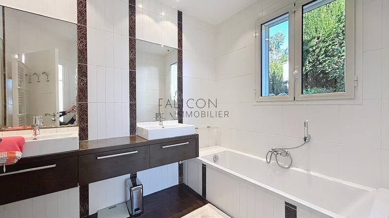 Villa - 200 m² - 6 pièces