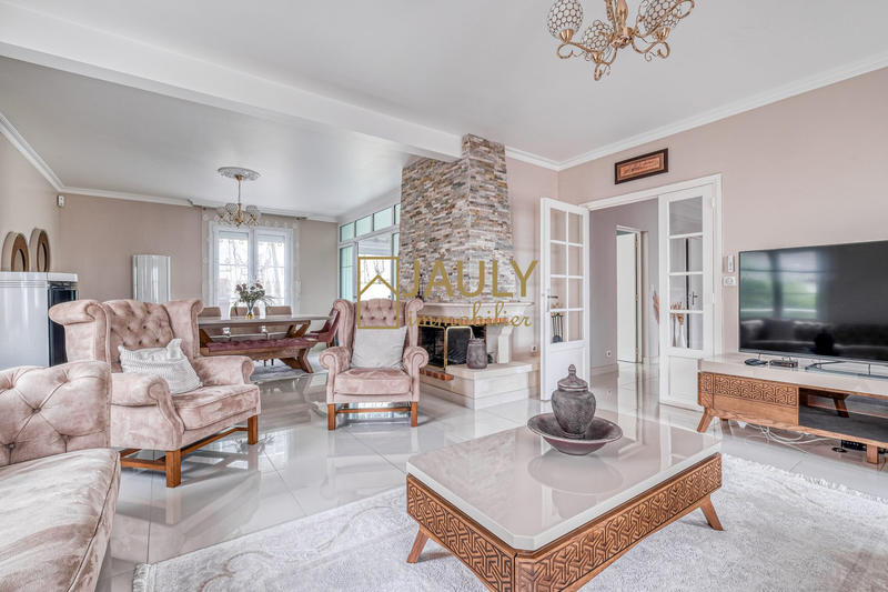 Maison - 340 m² - 10 pièces