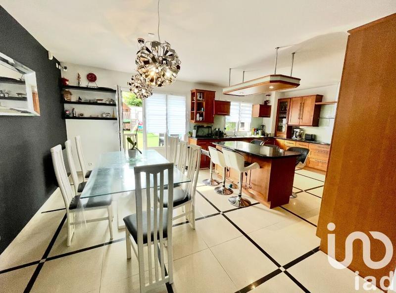 Maison - 211 m² - 7 pièces