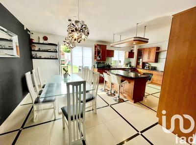 Maison - 211 m² - 7 pièces