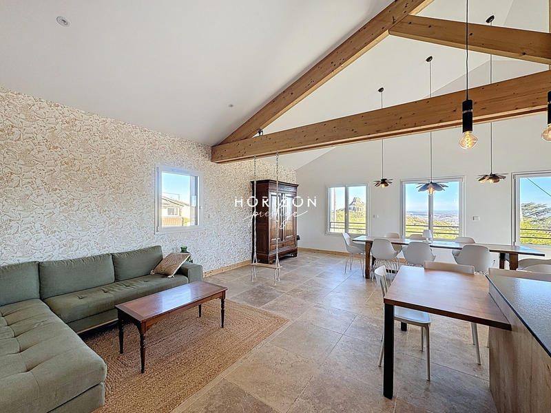 Maison - 210 m² - 9 pièces