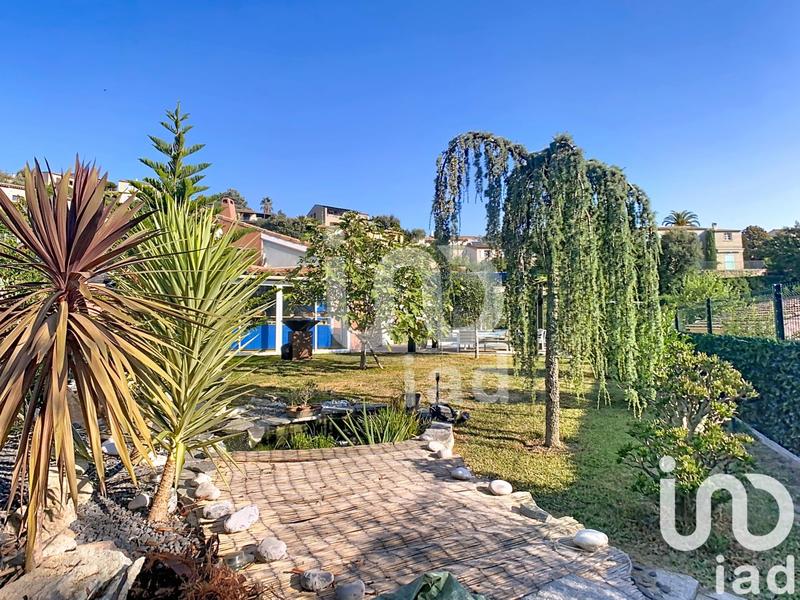 Maison - 200 m² - 7 pièces