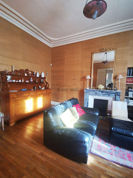 Maison - 950 m² - 42 pièces