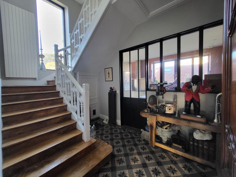 Maison - 225 m² - 10 pièces