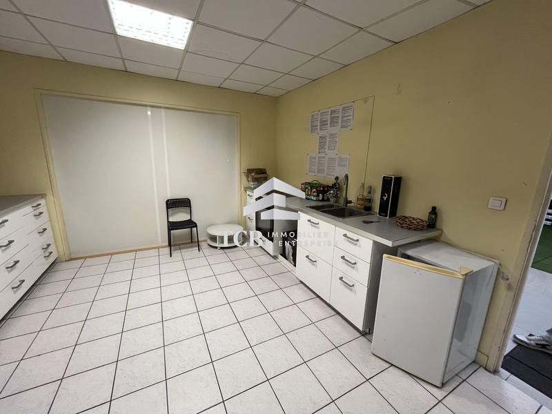 Local d'activités - 576 m²