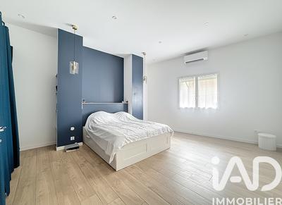 Maison - 227 m² - 8 pièces