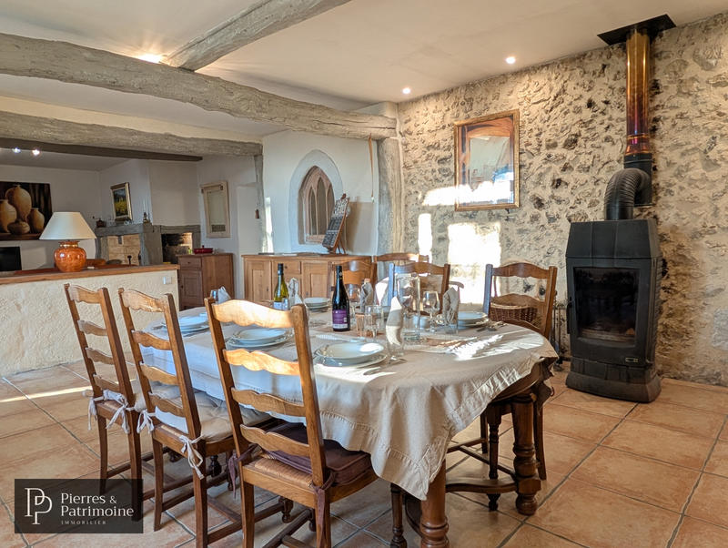 Propriété - 248 m² - 10 pièces