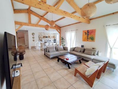 Villa - 219 m² - 8 pièces