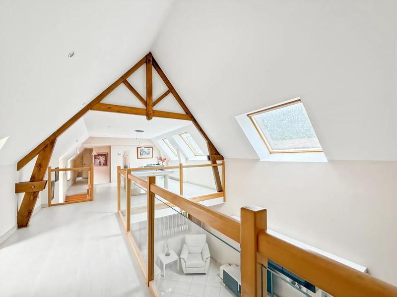 Propriété - 377 m² - 10 pièces