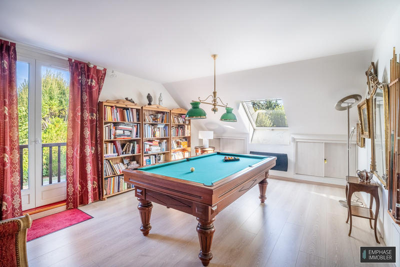 Maison contemporaine - 247 m² - 9 pièces