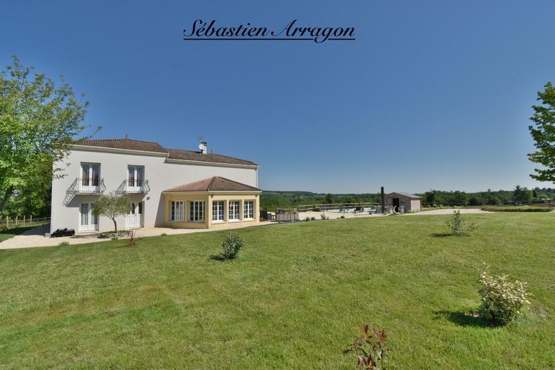Villa - 250 m² - 6 pièces