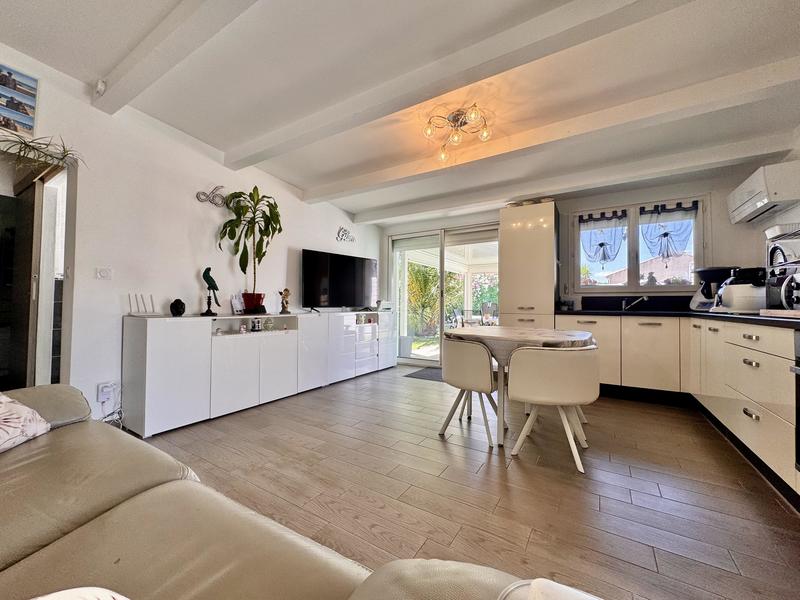 Villa - 225 m² - 8 pièces