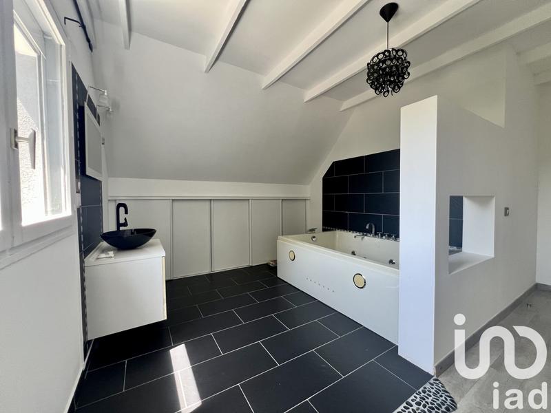 Maison - 216 m² - 8 pièces