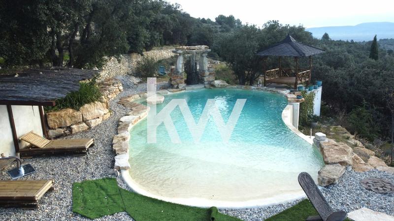 Maison - 230 m² - 6 pièces