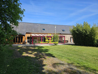 Maison - 1 000 m² - 30 pièces