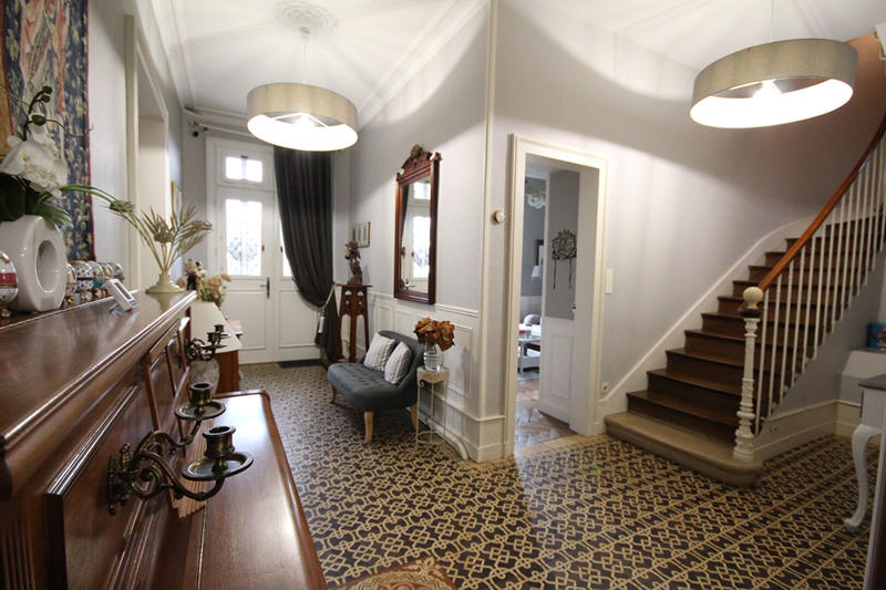 Maison de maîtres - 273 m² - 11 pièces