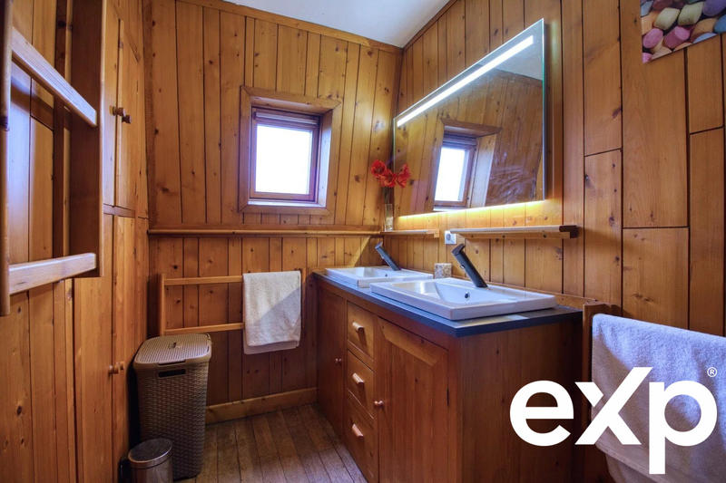 Maison - 220 m² - 11 pièces