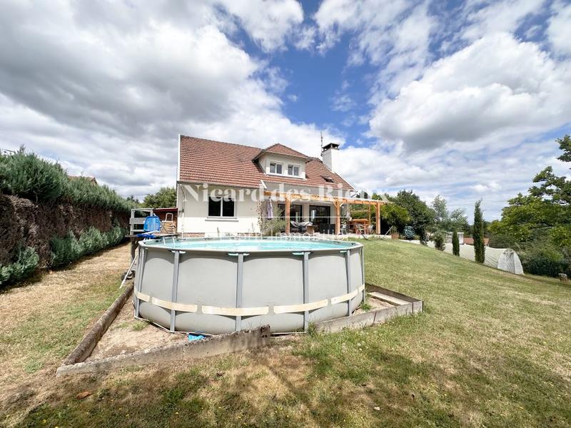 Maison - 201 m² - 7 pièces