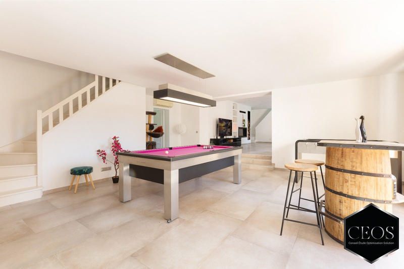 Maison - 280 m² - 8 pièces