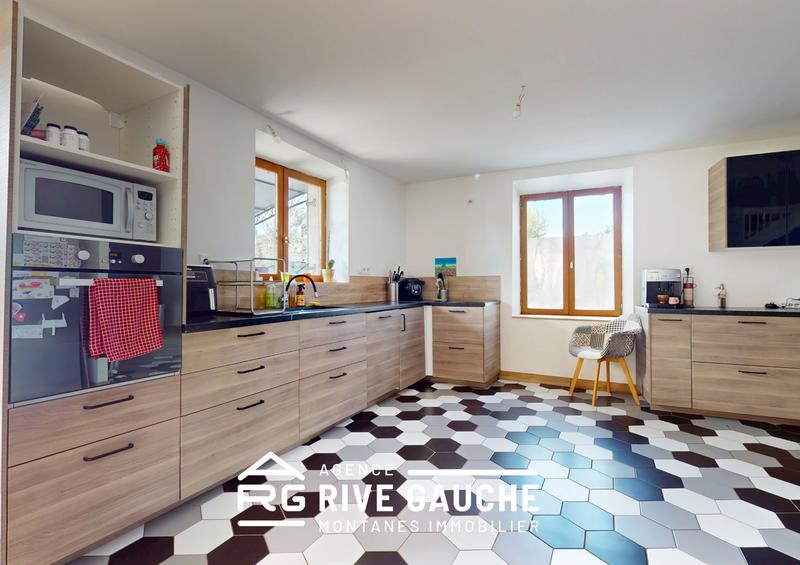 Maison - 208 m² - 8 pièces