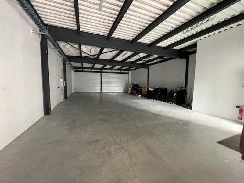 Local d'activité / Entrepôt - 660 m²