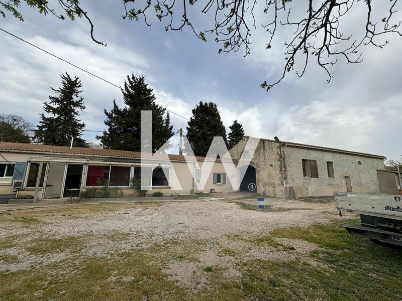 Maison - 650 m² - 4 pièces