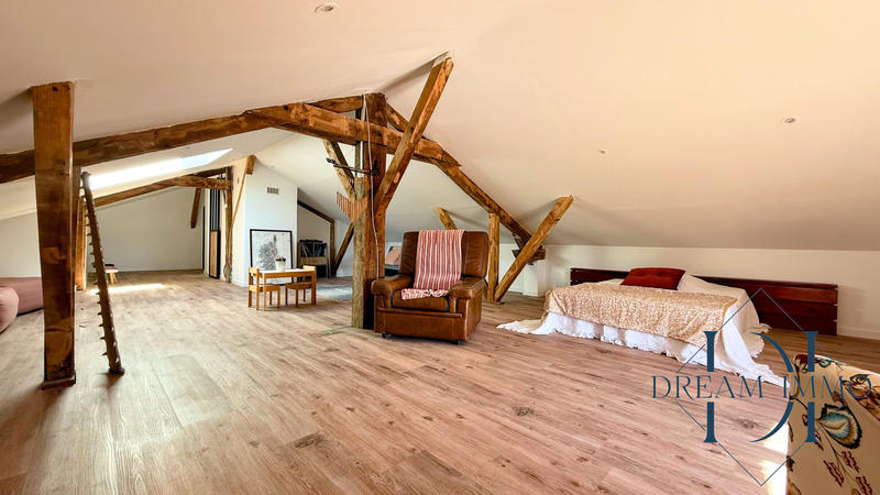 Maison - 271 m² - 9 pièces