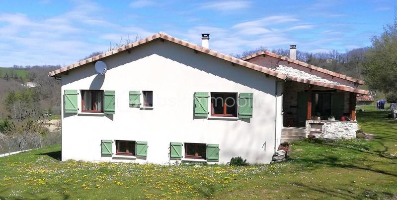 Propriété - 240 m² - 11 pièces