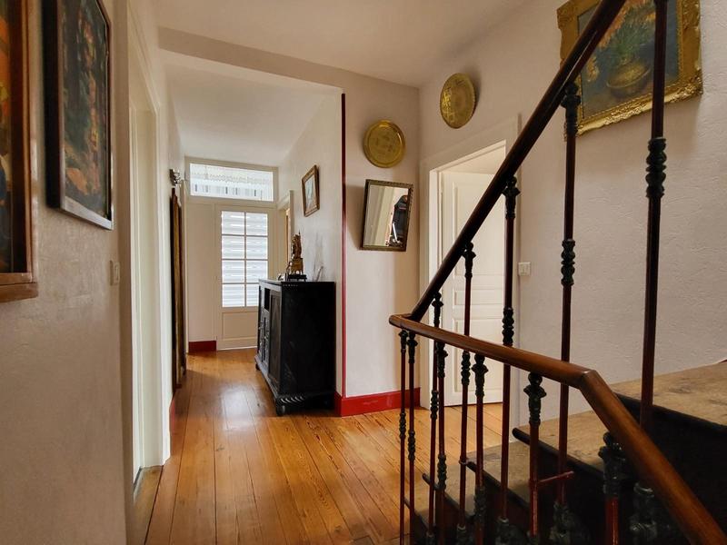 Maison - 198 m² - 9 pièces