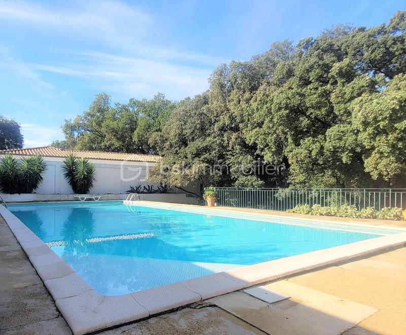 Villa - 243 m² - 11 pièces