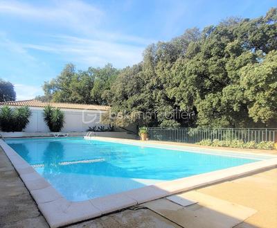 Villa - 243 m² - 11 pièces