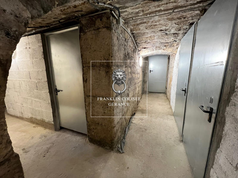 Parking / Garage - 10 m²