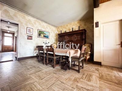 Maison - 280 m² - 7 pièces